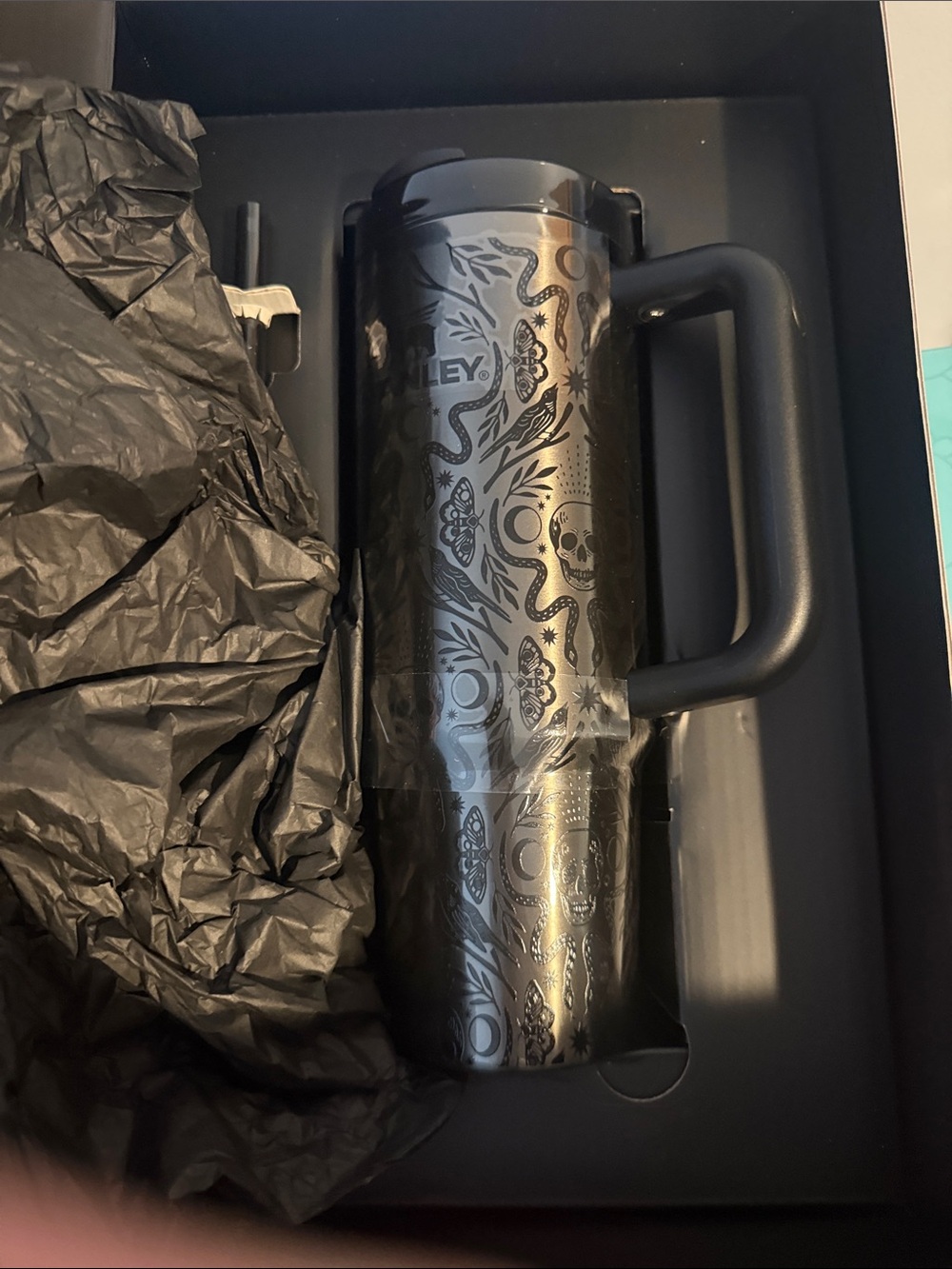 New in Box Stanley Black Stainless Travel Tumbler with Skull & Floral Etching - Picture 2 of 3